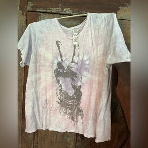 Magnolia Pearl TOP 1324 Lauren
Love Like This Ukraine Peace T Shirt